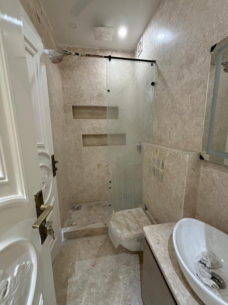 Bathroom, rajouri garden 3 Bedroom 1440 Sq.Ft. Builder Floor In Rajouri Garden Delhi 8709851