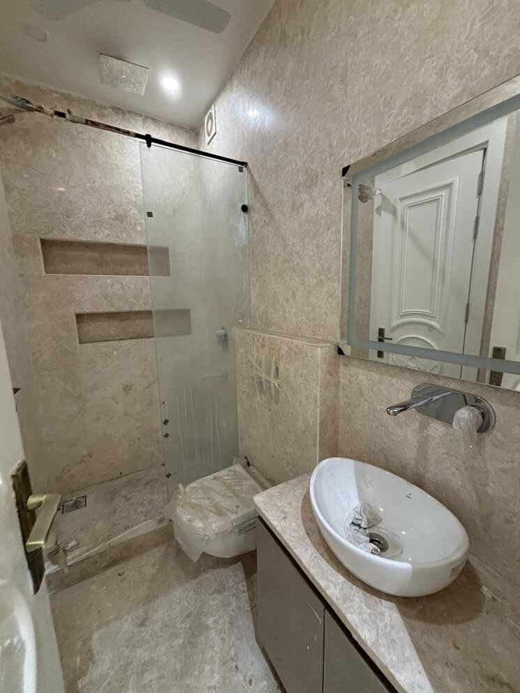 Bathroom, rajouri garden 3 Bedroom 1440 Sq.Ft. Builder Floor In Rajouri Garden Delhi 8709851