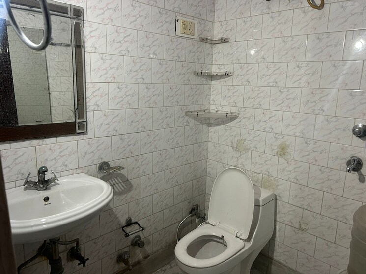 Attached Bathroom, asha park 2.5 Bedroom 900 Sq.Ft. Builder Floor In Asha Park Delhi 8709888