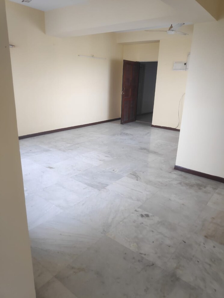 Room, prince anwar shah road 6+ Bedroom 2160 Sq.Ft. Apartment In Prince Anwar Shah Road Kolkata 8709897