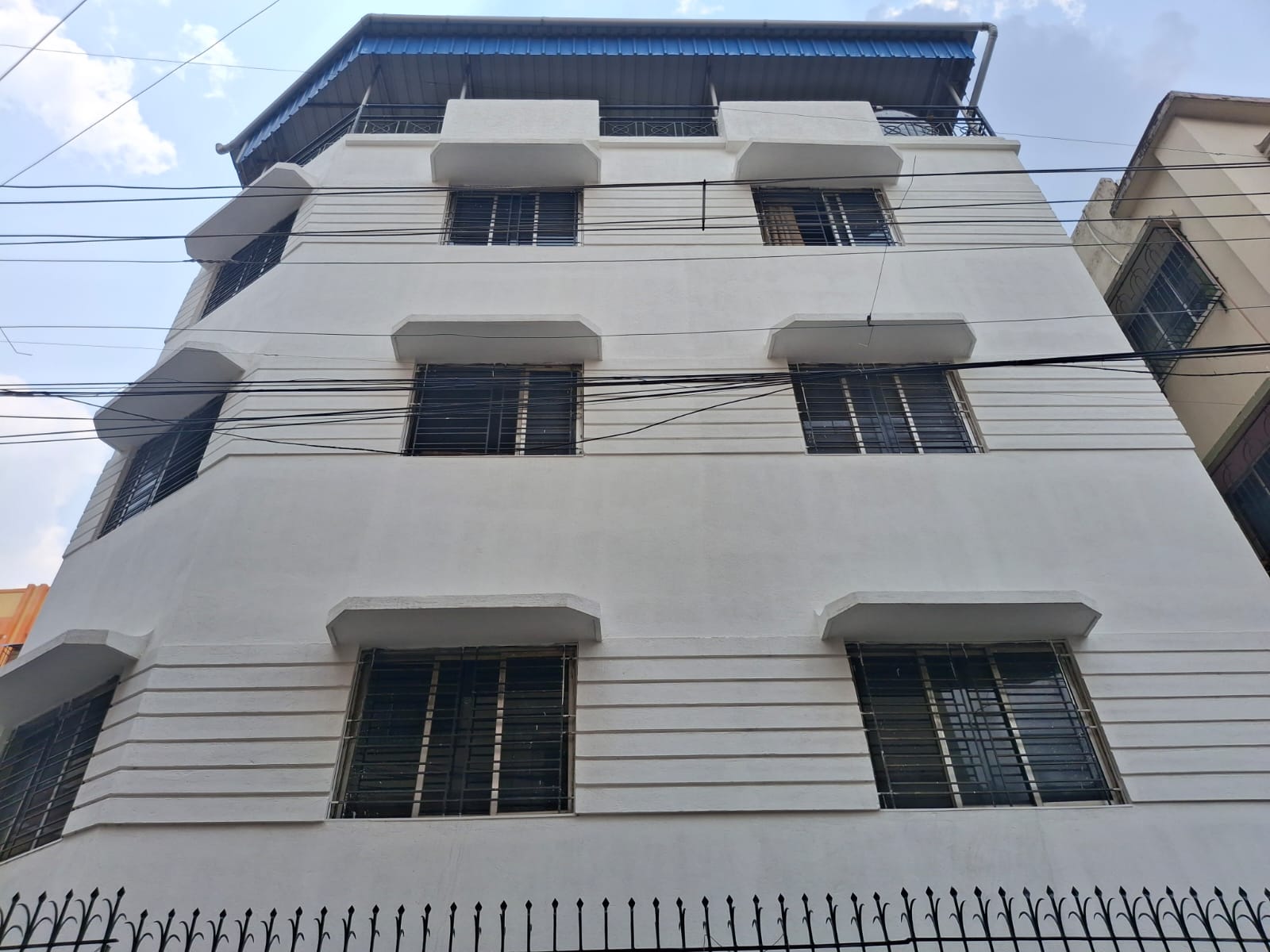 6+ BHK Apartment For Sale in  Prince Anwar Shah Connec
