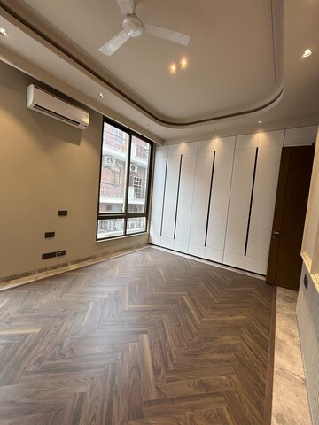 Room in 4 BHK Builder Floor at Saket – for Rent