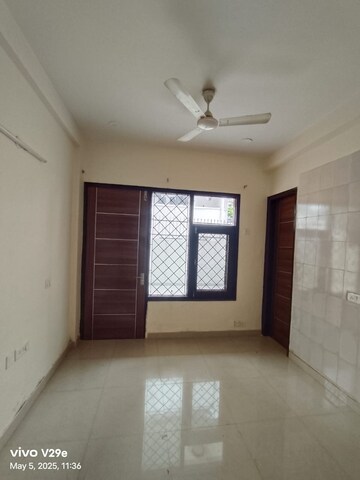 Room in 2 BHK Builder Floor at Sushant Lok 2, Sector 57 – for Rent
