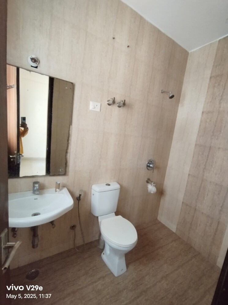 Bathroom, sushant-lok-2 2 Bedroom 180 Sq.Yd. Builder Floor In Sector 57 Gurgaon 8709927
