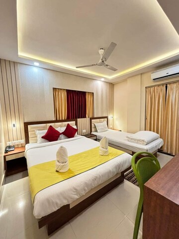Bedroom in 3 BHK Apartment at Santoshpur – for Rent
