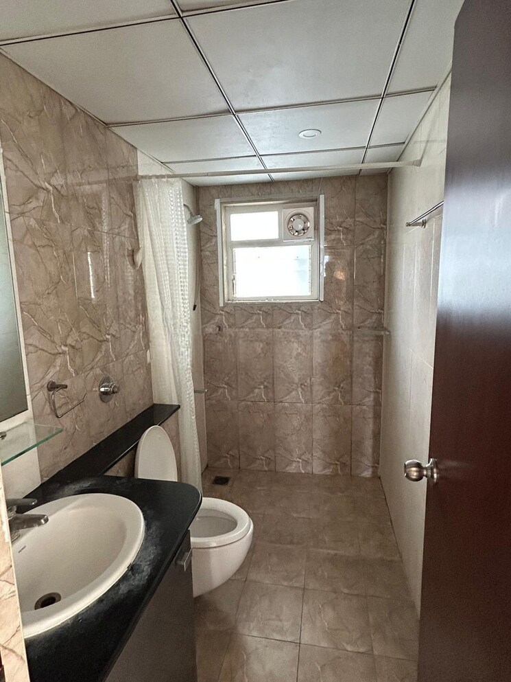 Bathroom, puravankara-purva-skydale 3 Bedroom 1924 Sq.Ft. Apartment In Harlur Bangalore 8709958