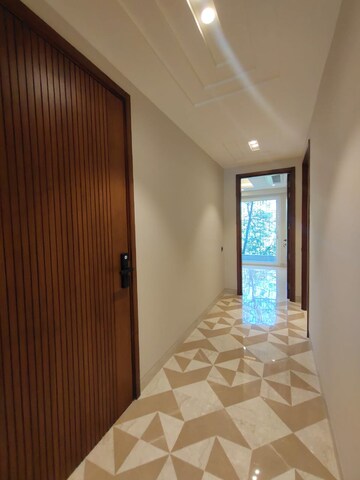 Building Lobby in 4 BHK Builder Floor at Navjeevan Vihar – for Sale