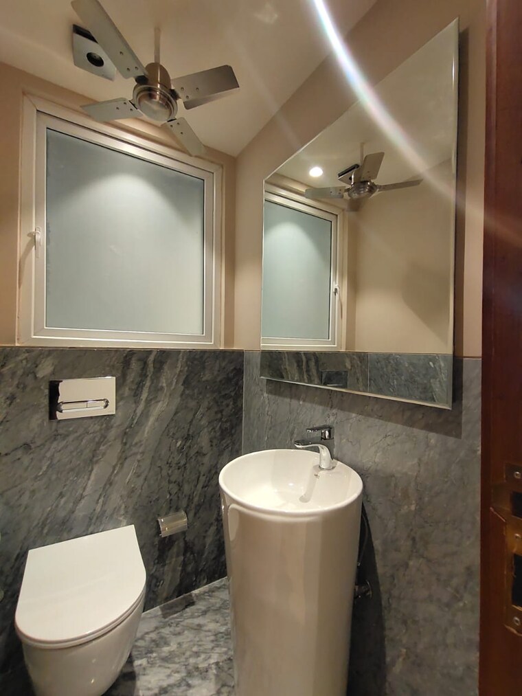 Bathroom, navjeevan vihar 4 Bedroom 2700 Sq.Ft. Builder Floor In Navjeevan Vihar Delhi 8709976