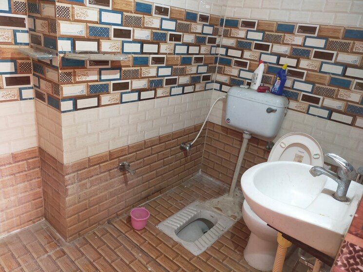 Bathroom, aliganj 2 Bedroom 700 Sq.Ft. Independent House In Aliganj Lucknow 8710023