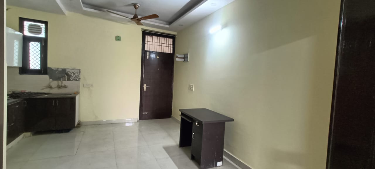 2 BHK Builder Floor For Rent in Aman Plaza