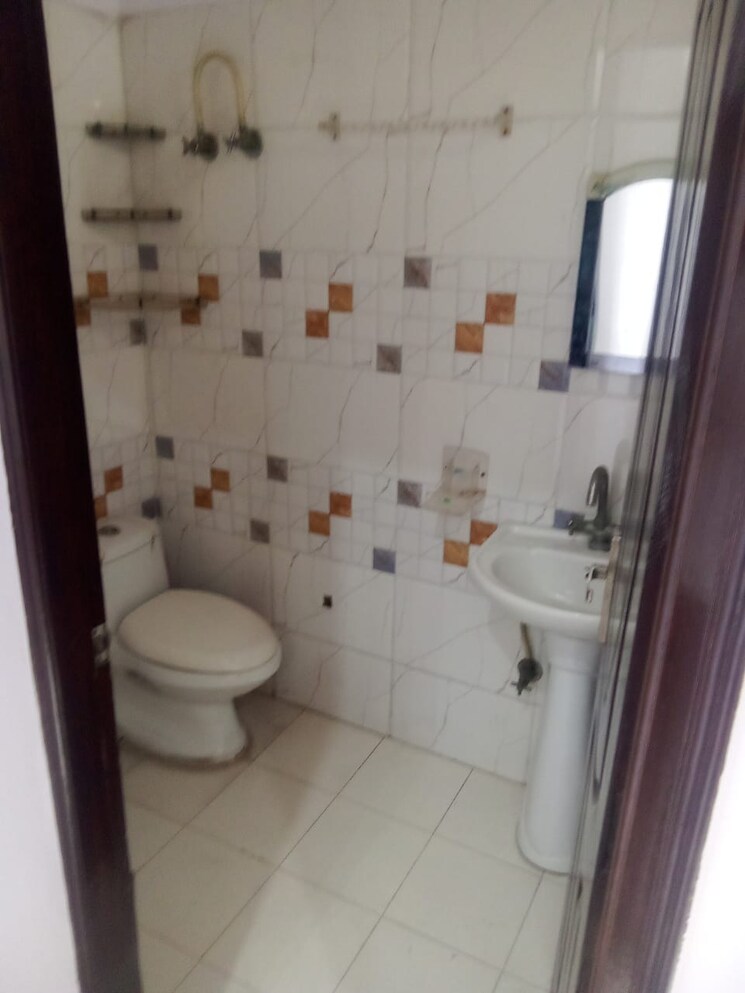 Bathroom, aman-plaza 2 Bedroom 850 Sq.Ft. Builder Floor In Shakti Khand iv Ghaziabad 8710008