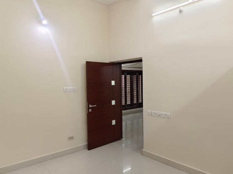Room, banjara hills 3 Bedroom 1800 Sq.Ft. Apartment In Banjara Hills Hyderabad 8710003