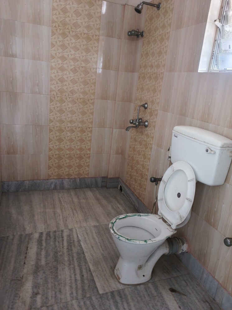 Bathroom, santoshpur 3 Bedroom 1315 Sq.Ft. Apartment In Santoshpur Kolkata 8710035
