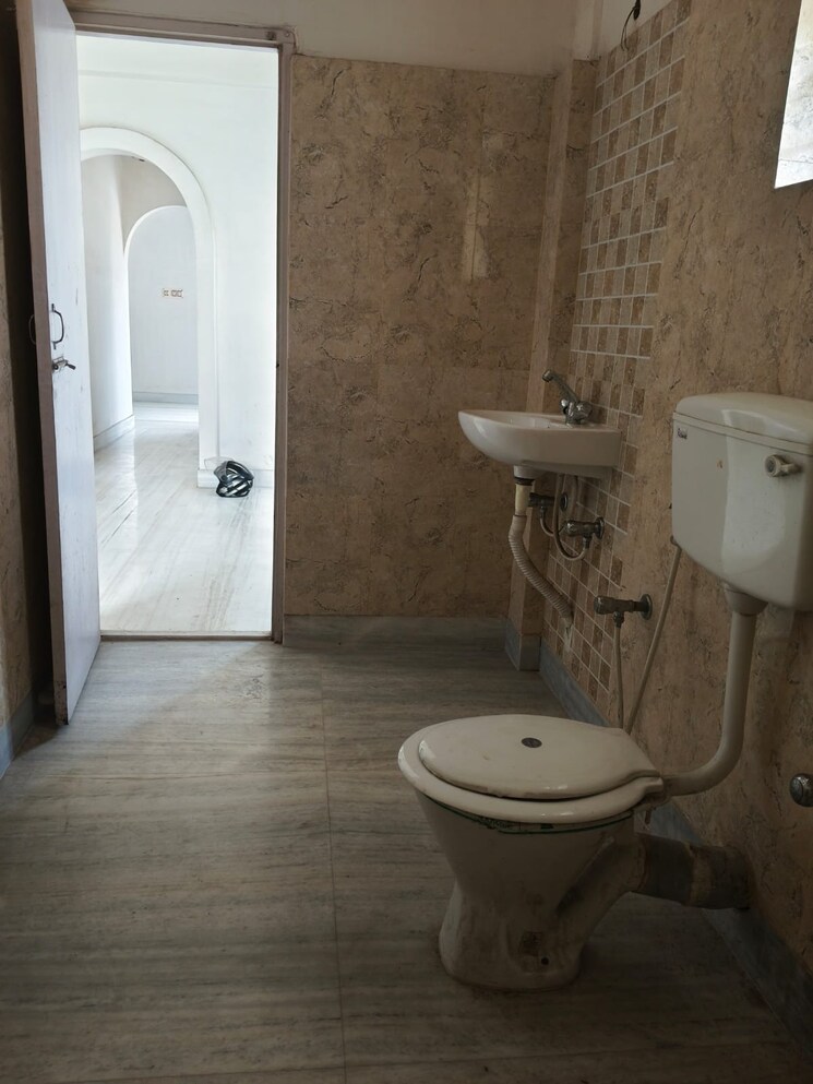Bathroom, santoshpur 3 Bedroom 1315 Sq.Ft. Apartment In Santoshpur Kolkata 8710035