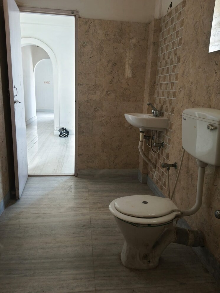 Bathroom, santoshpur 3 Bedroom 1315 Sq.Ft. Apartment In Santoshpur Kolkata 8710035