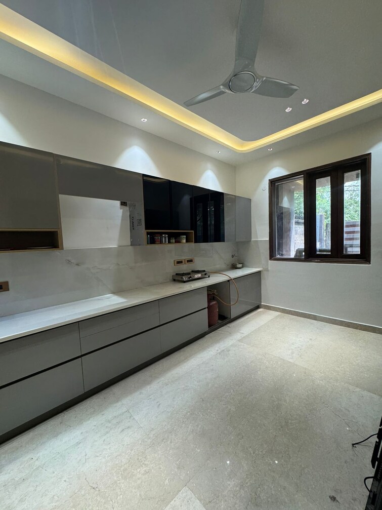 Cover Image, sainik farm 5 Bedroom 550 Sq.Yd. Villa In Sainik Farm Delhi 8710051