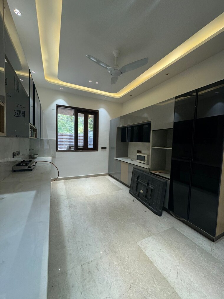 Room, sainik farm 5 Bedroom 550 Sq.Yd. Villa In Sainik Farm Delhi 8710051