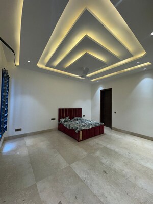 Room in 5 BHK Villa at Sainik Farm – for Sale