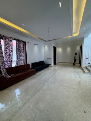 Bedroom in 5 BHK Villa at Sainik Farm – for Sale