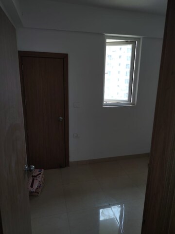 Room in 3.5 BHK Apartment at ATS Nobility, Sector 4 Greater Noida – for Rent