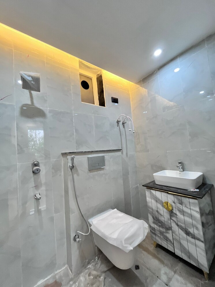 Bathroom, gls-avenue-51 3 Bedroom 928 Sq.Ft. Apartment In Sector 92 Gurgaon 8710101