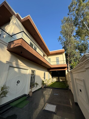 4 BHK Villa For Sale in Sainik Farm