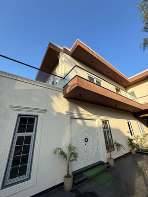 4 BHK Villa – Exterior View View at Sainik Farm - for Sale