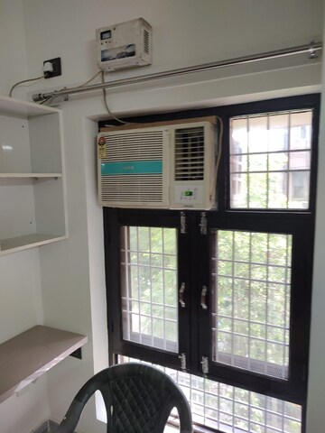 Room in 2 BHK Apartment at Shipra Suncity – for Rent