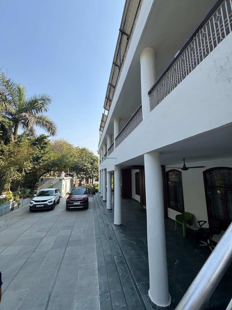 Exterior View, saket-court-residential-complex 3 Bedroom 1800 Sq.Ft. Villa In Pushp Vihar Delhi 8710298