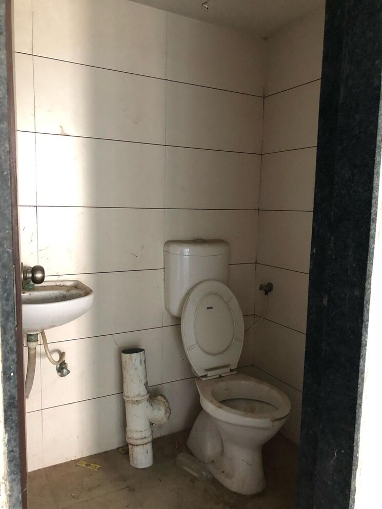 Bathroom, navrangpura Commercial Office Space 861 Sq.Ft. In Navrangpura Ahmedabad 8710287