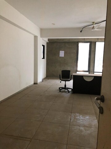 Room in  Office Space at Navrangpura – for Rent