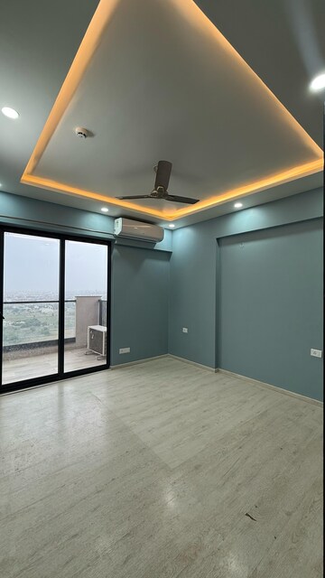 Room in 3 BHK Builder Floor at SS The Coralwood, Sector 84 – for Rent
