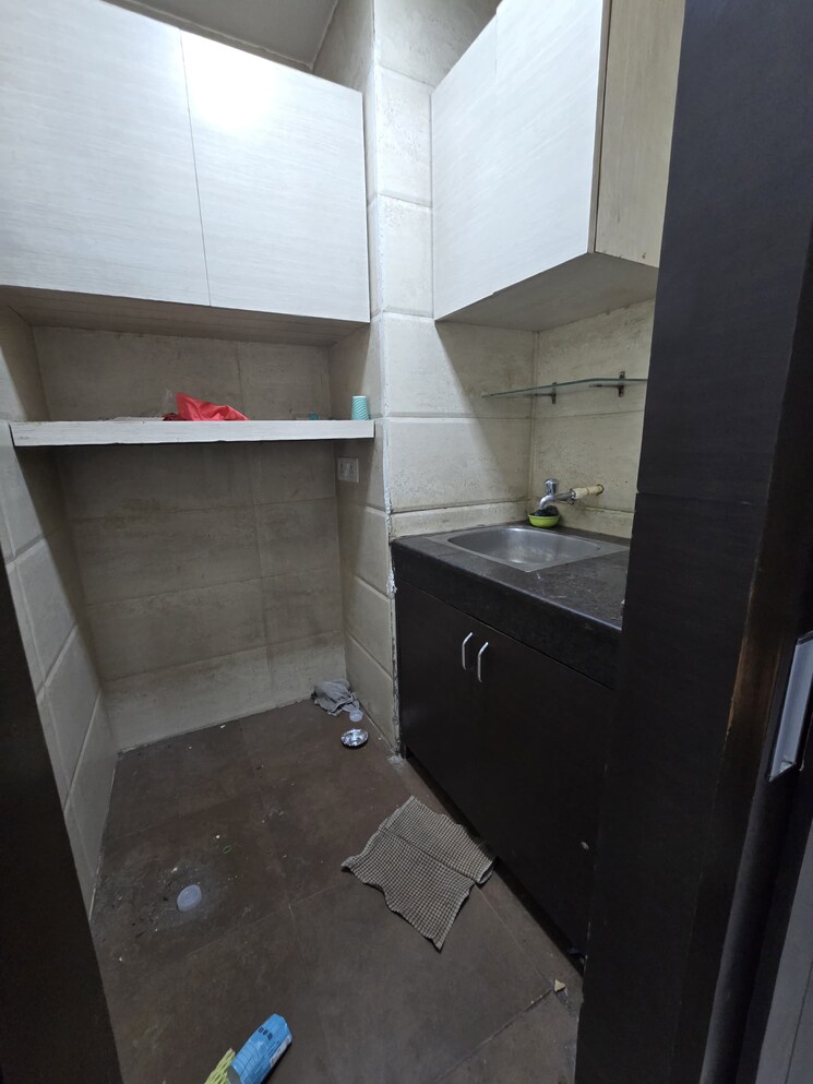 Kitchen, ild-trade-centre Commercial Office Space 1150 Sq.Ft. In Sector 47 Gurgaon 8710365