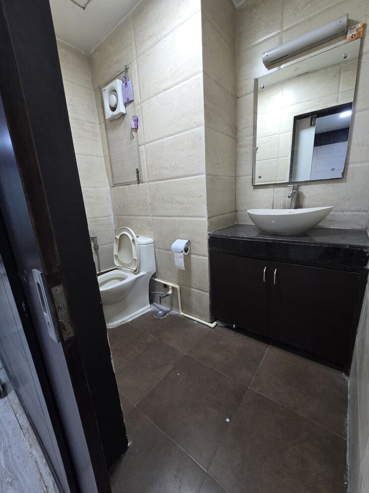 Bathroom, ild-trade-centre Commercial Office Space 1150 Sq.Ft. In Sector 47 Gurgaon 8710365