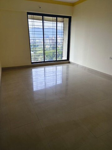 Room in 2 BHK Apartment at Lodha Amara, Kolshet Road – for Rent
