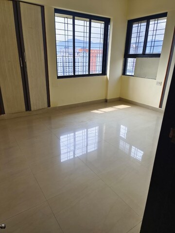 Room in 2 BHK Apartment at Lodha Amara, Kolshet Road – for Rent