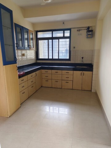 Room in 2 BHK Apartment at Lodha Amara, Kolshet Road – for Rent