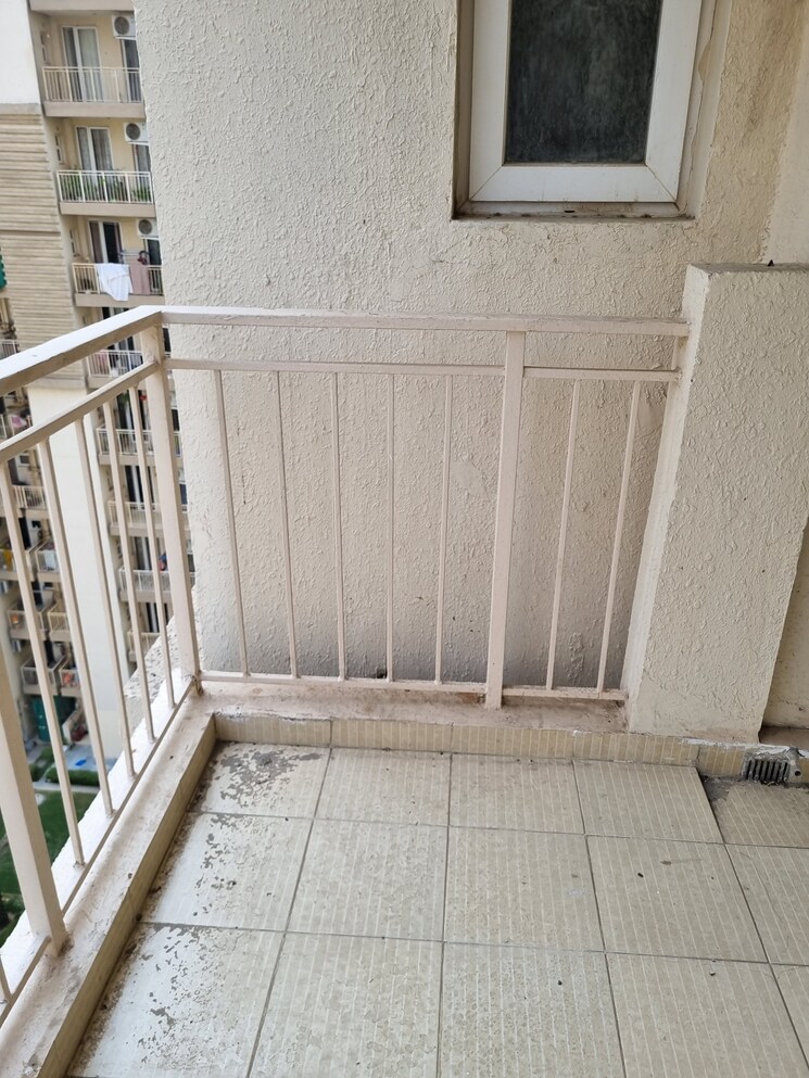 Exterior View, emaar-gurgaon-greens 3 Bedroom 1650 Sq.Ft. Apartment In Sector 102 Gurgaon 8710494