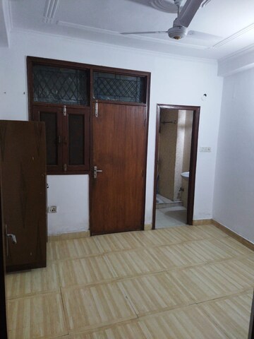 Room in 1 BHK Builder Floor at Paryavaran Complex – for Rent