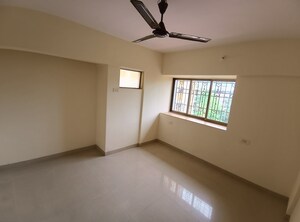 Room in 3 BHK Apartment at Runwal Garden City, Balkum Pada – for Sale