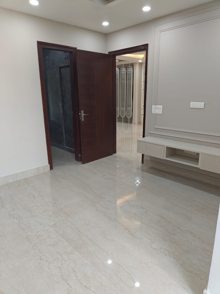 Room, sector 56 4 Bedroom 300 Sq.Yd. Builder Floor In Sector 56 Gurgaon 8710945