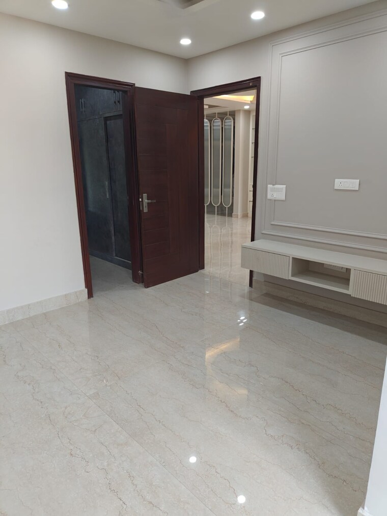 Room, sector 56 4 Bedroom 300 Sq.Yd. Builder Floor In Sector 56 Gurgaon 8710945