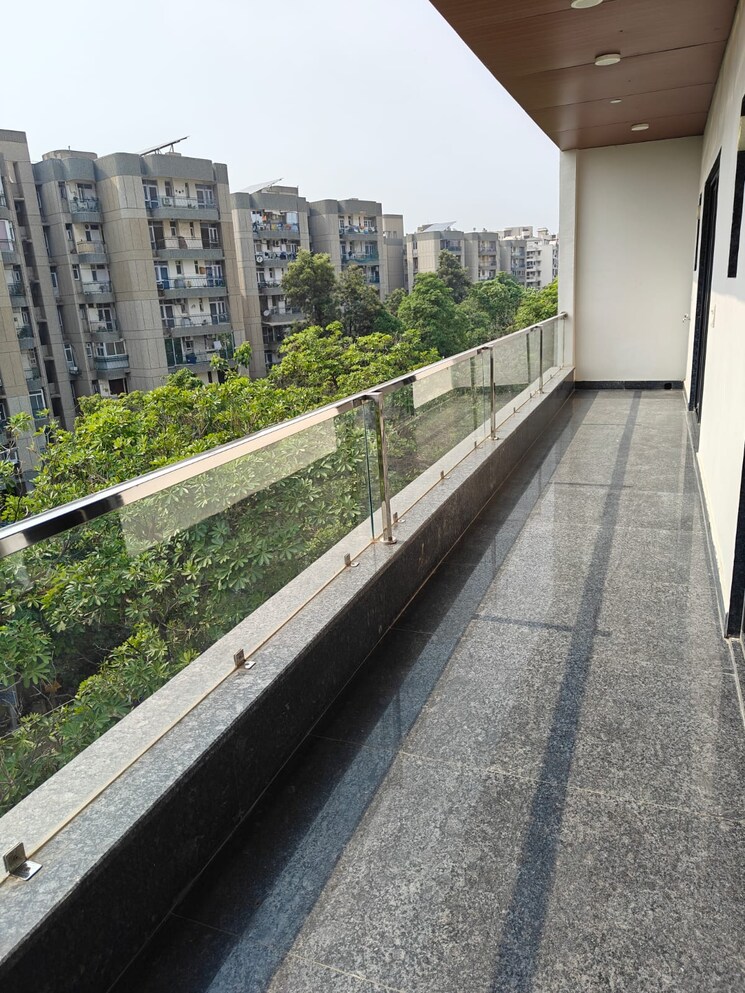 Balcony, sector 56 4 Bedroom 300 Sq.Yd. Builder Floor In Sector 56 Gurgaon 8710945