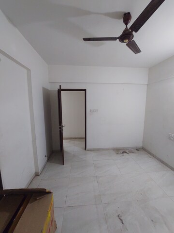 Room in 3 BHK Apartment at Yash Twin Tower, Baner – for Rent