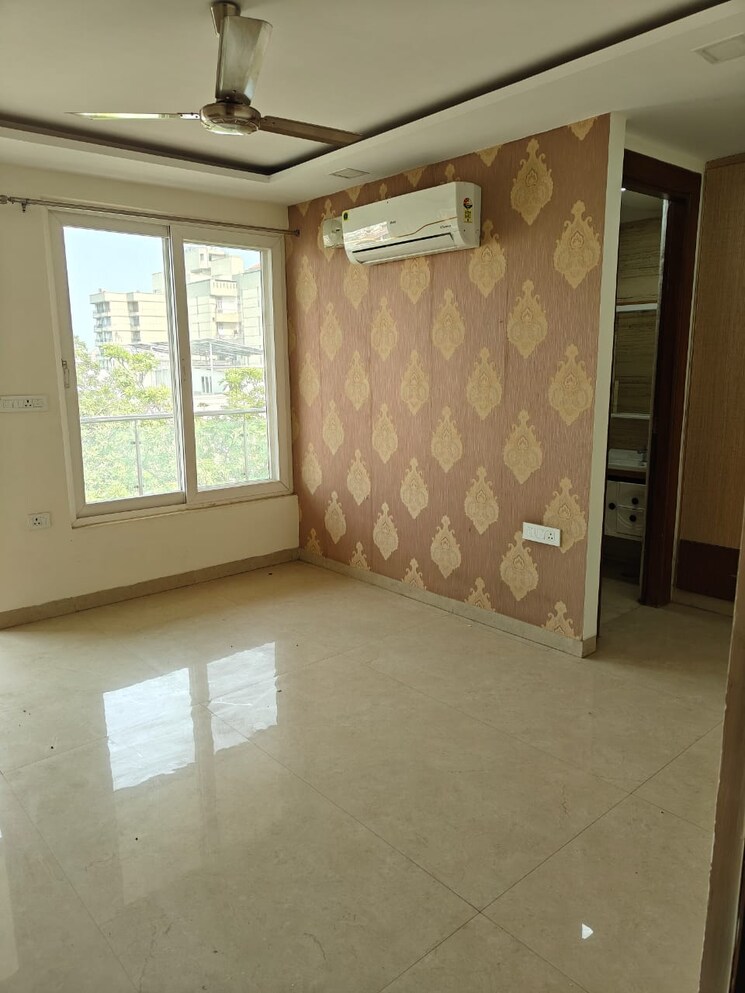 Room, sector 56 4 Bedroom 360 Sq.Yd. Builder Floor In Sector 56 Gurgaon 8711129