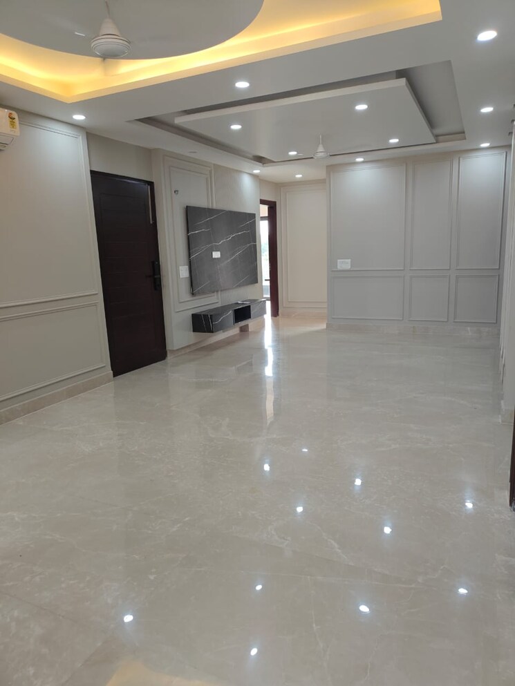  Parking, sector 56 4 Bedroom 360 Sq.Yd. Builder Floor In Sector 56 Gurgaon 8711129
