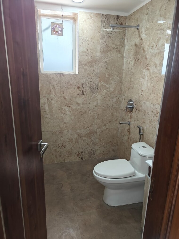 Bathroom, sector 56 4 Bedroom 360 Sq.Yd. Builder Floor In Sector 56 Gurgaon 8711129