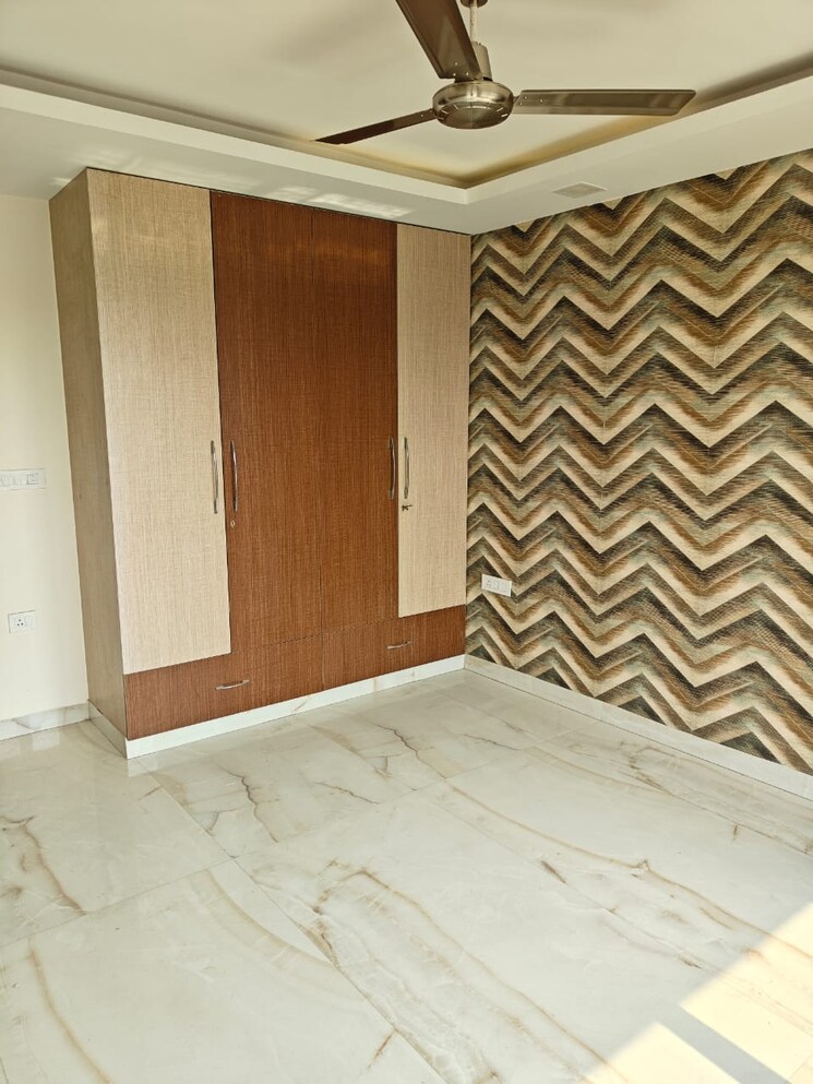 Room, sector 56 4 Bedroom 360 Sq.Yd. Builder Floor In Sector 56 Gurgaon 8711129