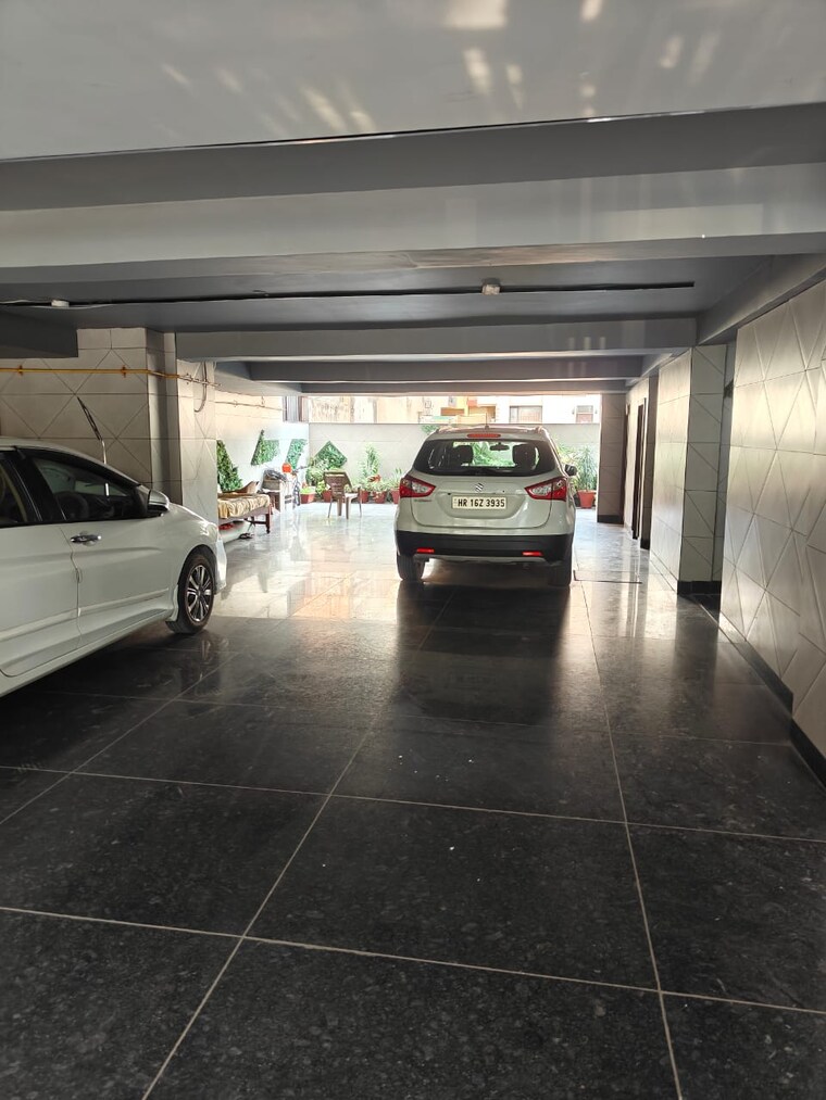  Parking, sector 56 4 Bedroom 360 Sq.Yd. Builder Floor In Sector 56 Gurgaon 8711129