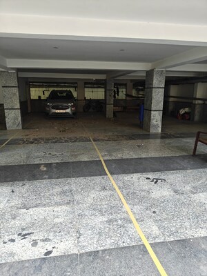 Parking in 4 BHK Builder Floor at Sector 56 – for Sale